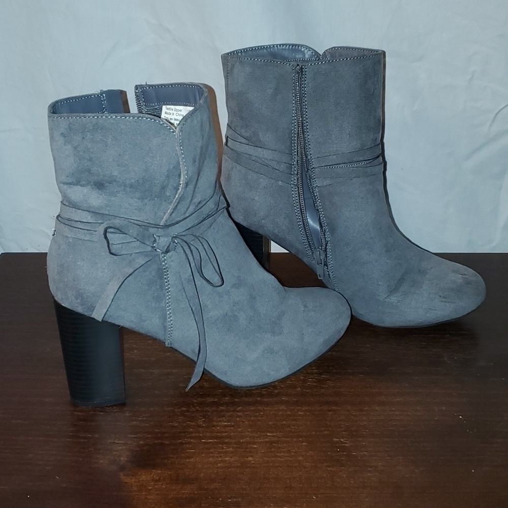 4/$30 Gray Christian Siriano for Payless boots 9.5 ** - Picture 2 of 10